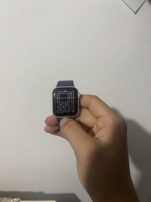 Apple Watch SE.