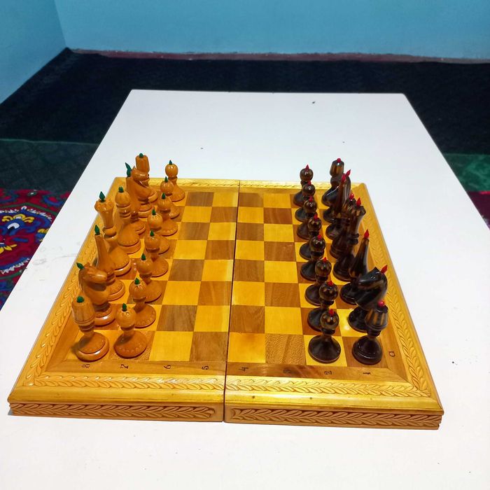 Shaxmat. Qo‘l mehnati yog‘ochdan yasalgan