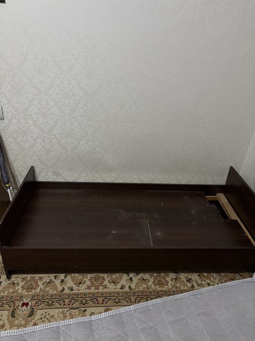 Кровать деревянная 180 см