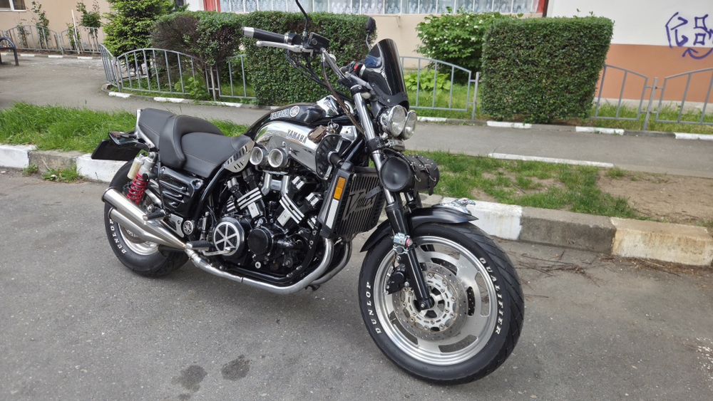 Motocicleta Yamaha Vmax1200