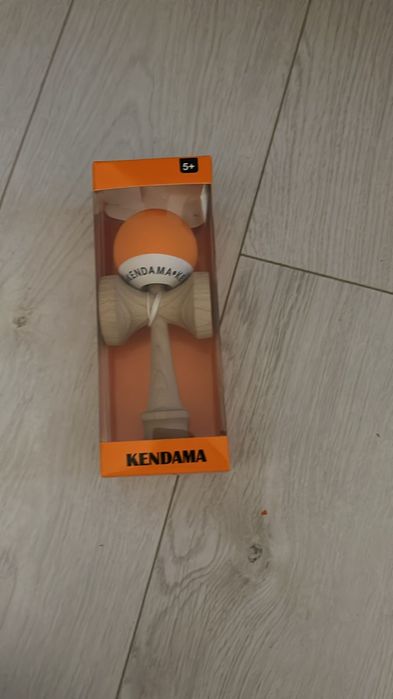 Kendama cu grip si gaură în BanceHole
