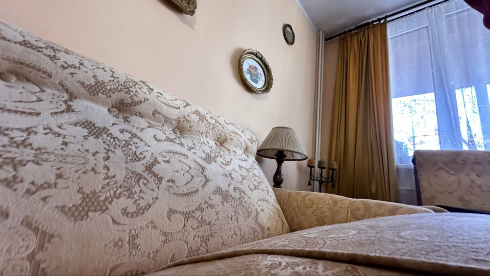 Нова винтидж холна гарнитура с дърворезба