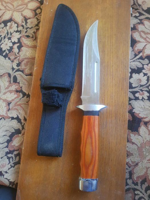 Ловджииски нож с кания