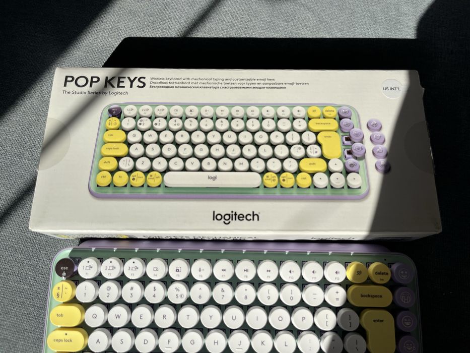 Клавиатура Logitech POP Keys - лилаво с жълто