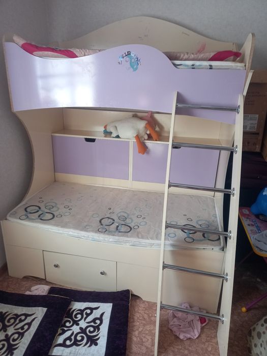Детская двухярусная кровать