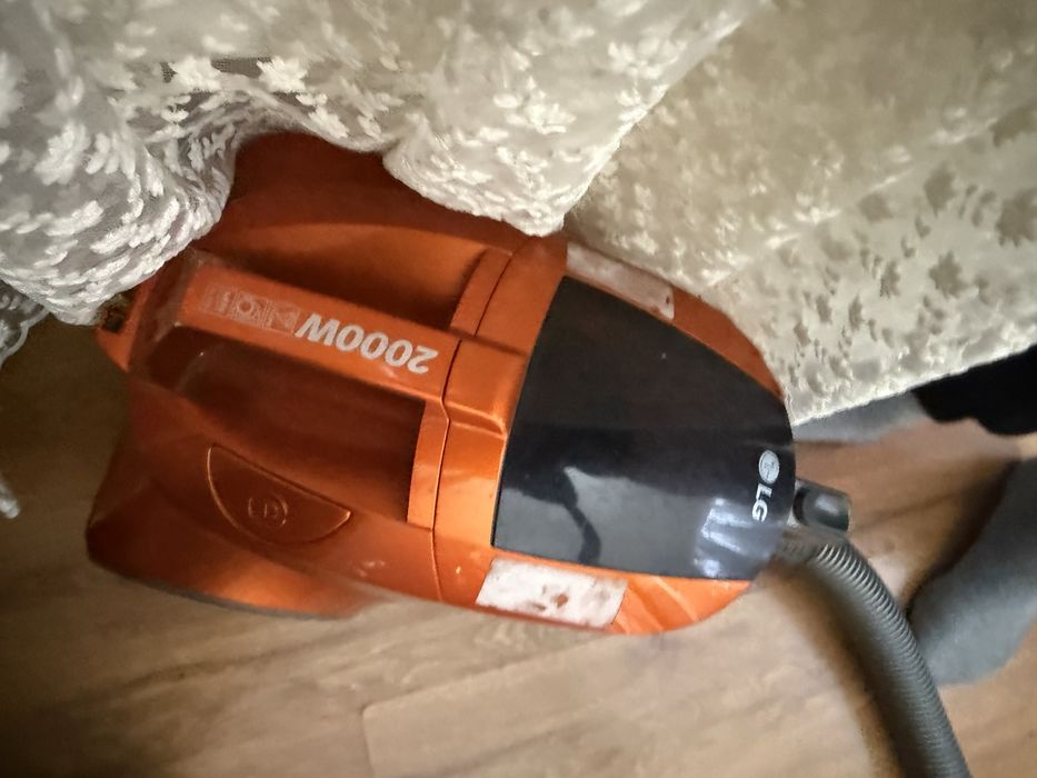 Продам пылесос 2000w
