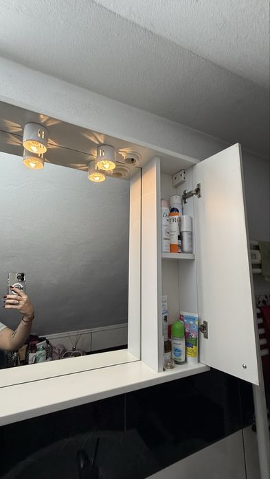 Vand chiuveta cu dulap si oglinda