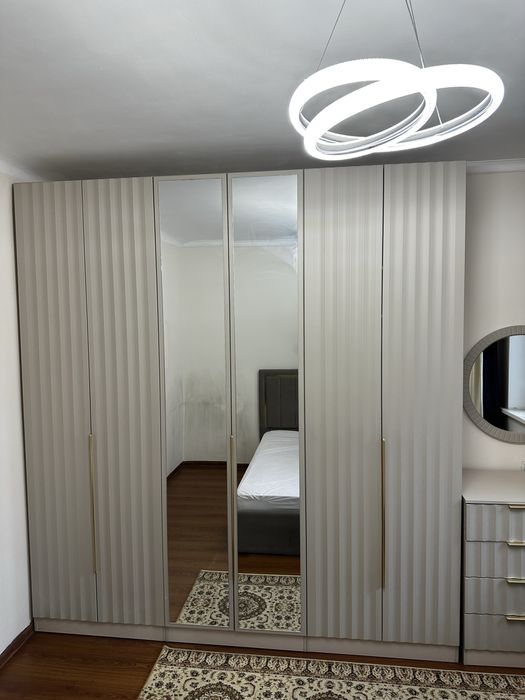 Почти новый спальный гарнитур