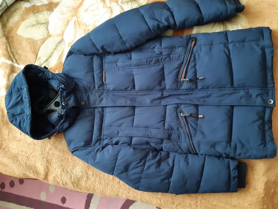 Продаю зимнюю куртку