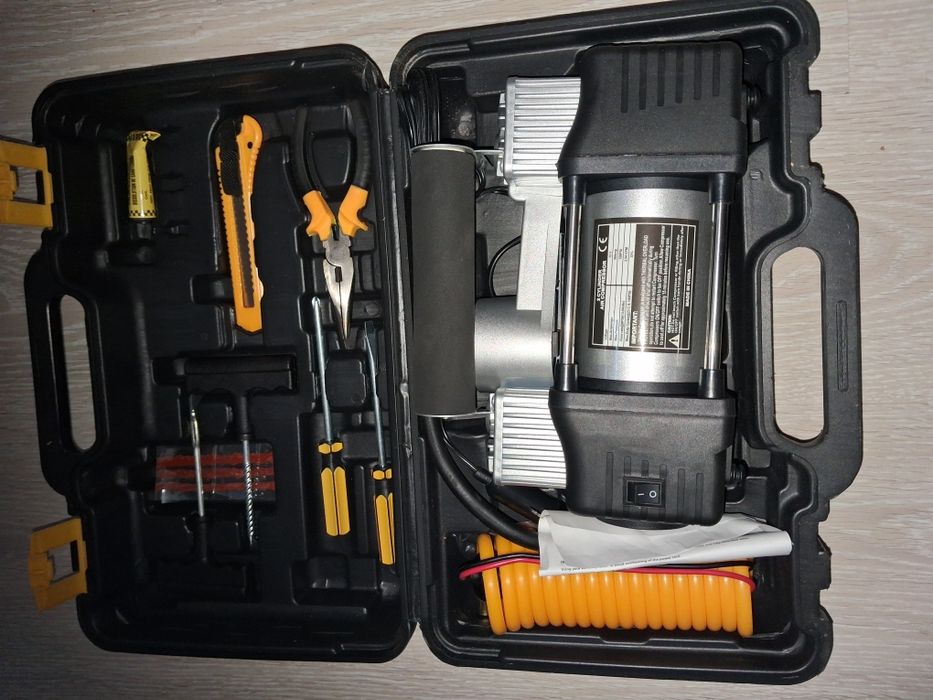 Насос двухпоршневой в кейсе.