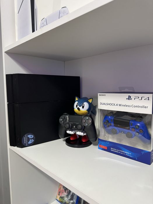 Playstation 4 500гб с играми и двумя джостиками