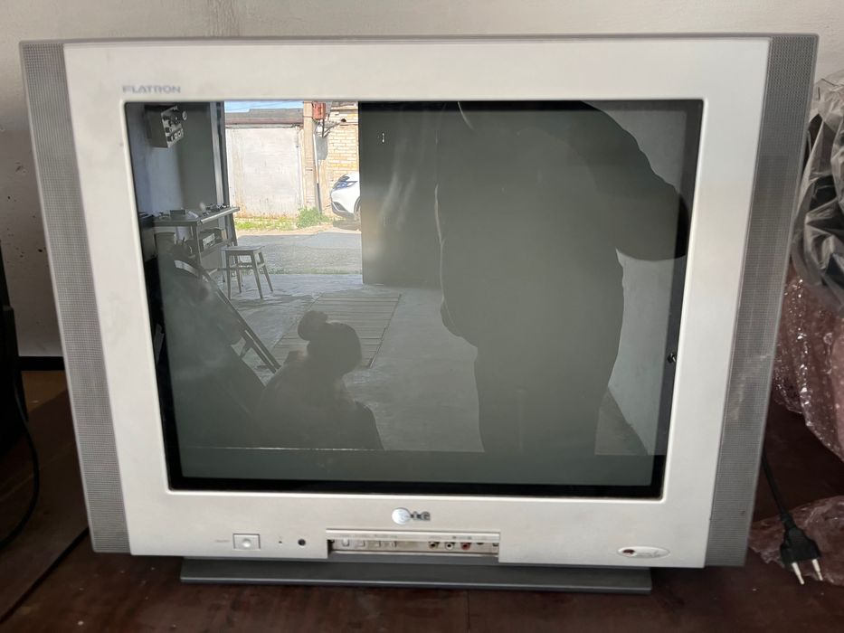 Телевизоры 2 шт. б/у