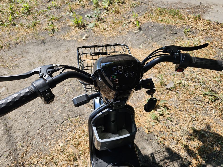 Электро-Скутер  с педалями