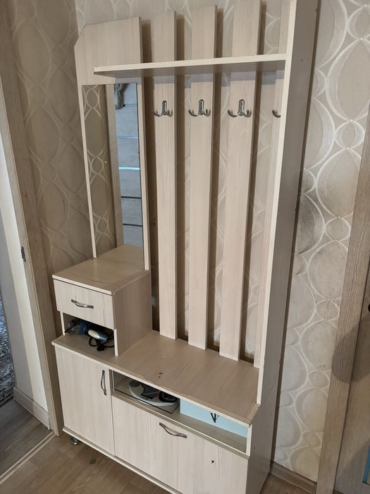 Прихожка почти новый