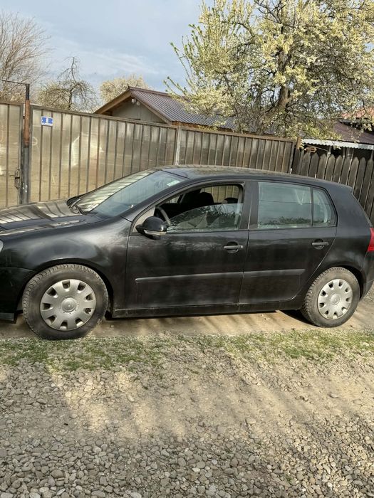 Vand golf 5  si vreau seriozitate