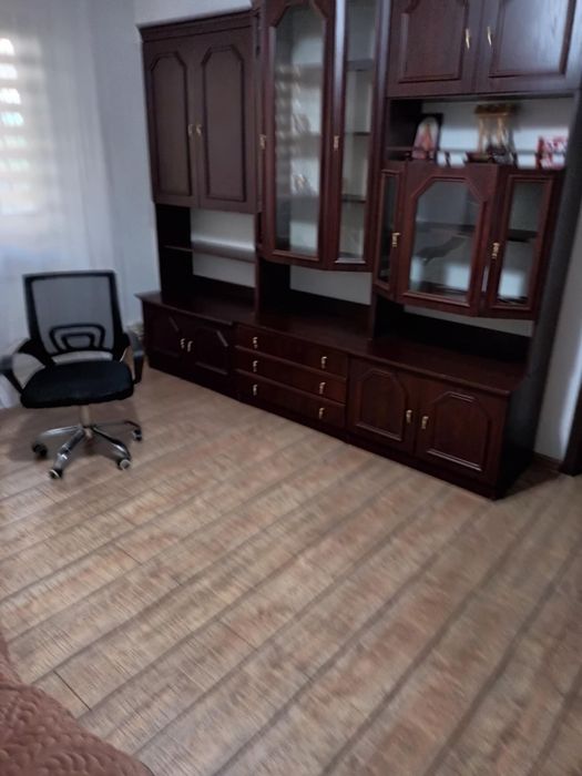 Închiriez apartament cu 2 camere