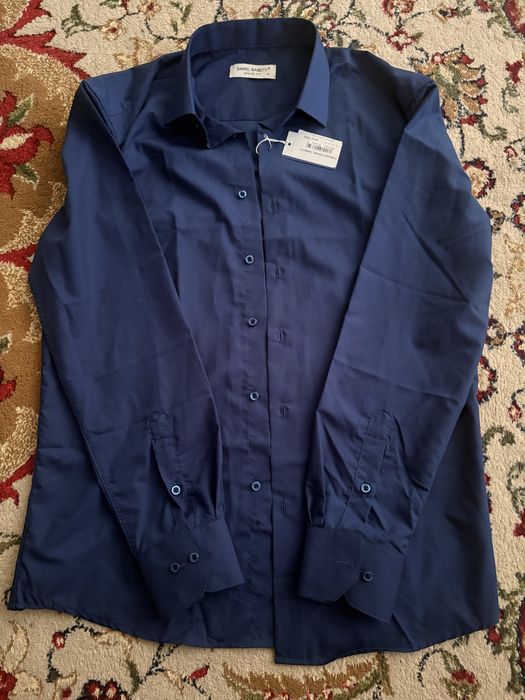 Синяя новая рубашка