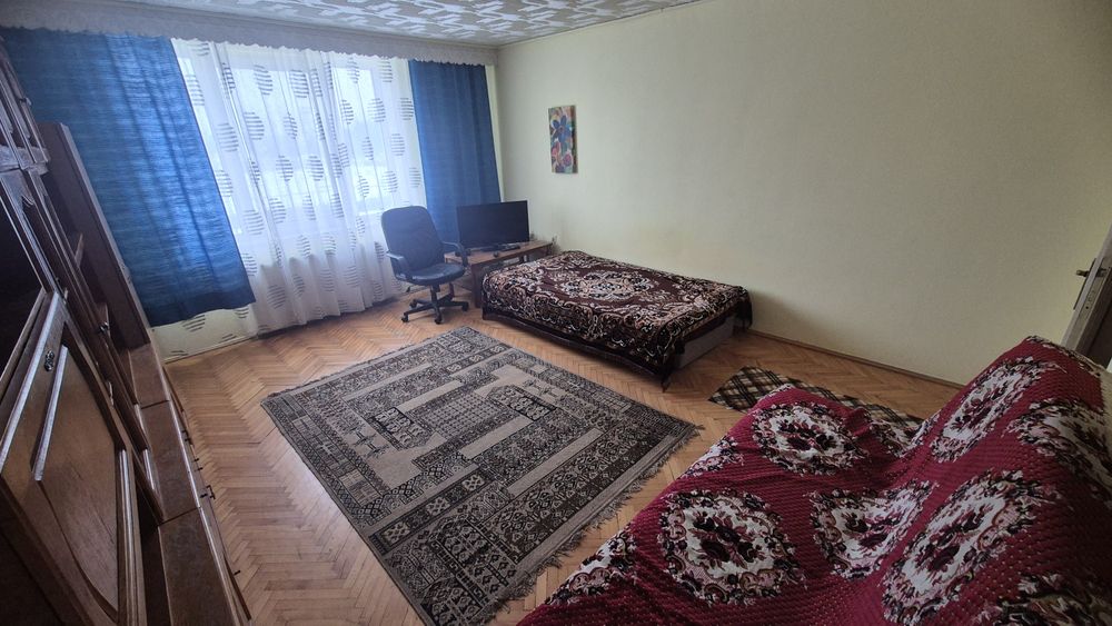 Închiriez camera