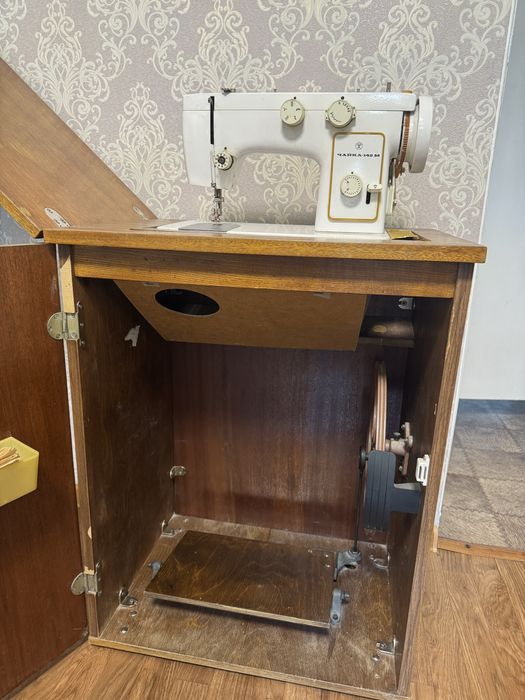 Продам швейную машину чайка 142м
