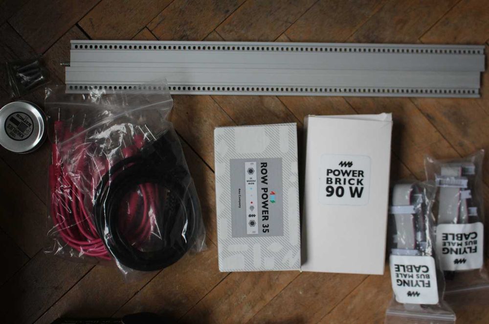 Eurorack модули и захранване