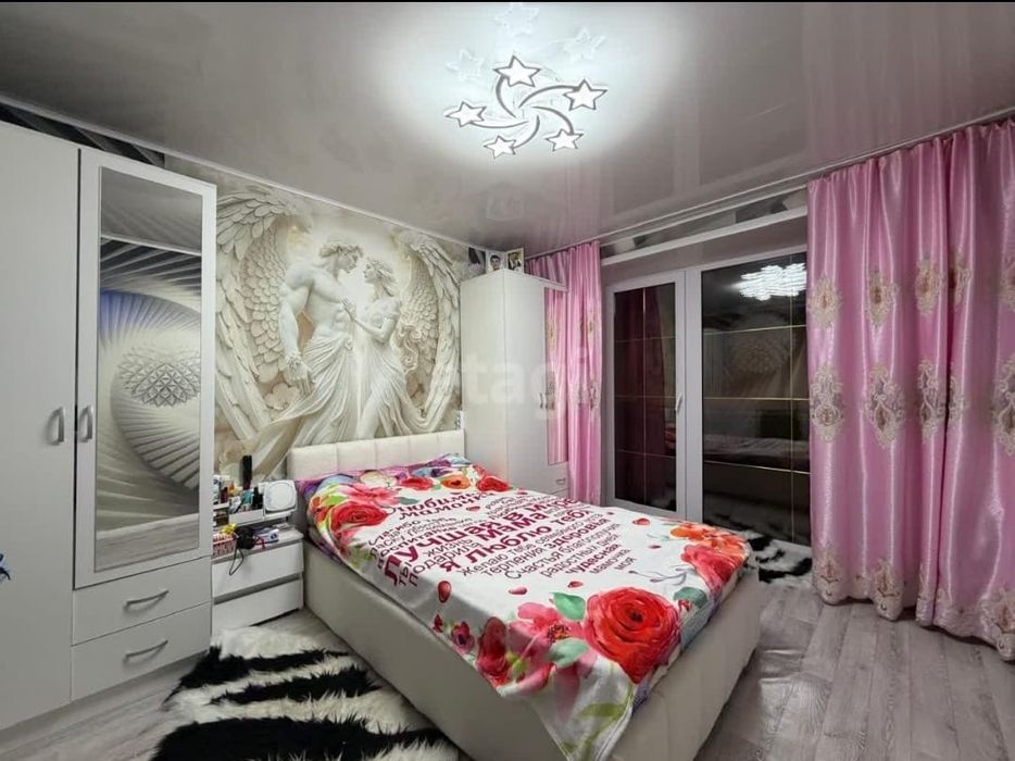Продам 4-х кв в самом центре крыша новая