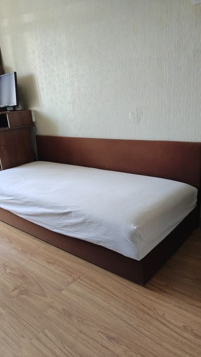 Продам мягкую кровать полутора
