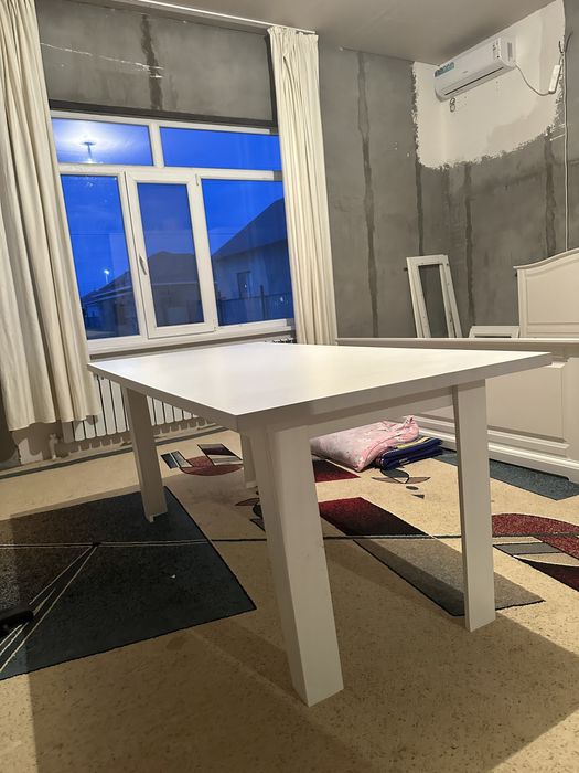 Срочно продается стол белый!