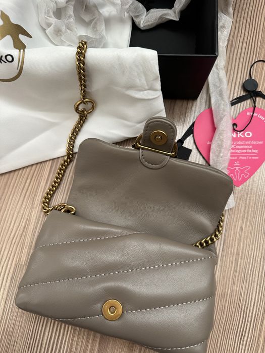 Чисто нова чанта Pinko LOVE MICRO PUFF в сив цвят