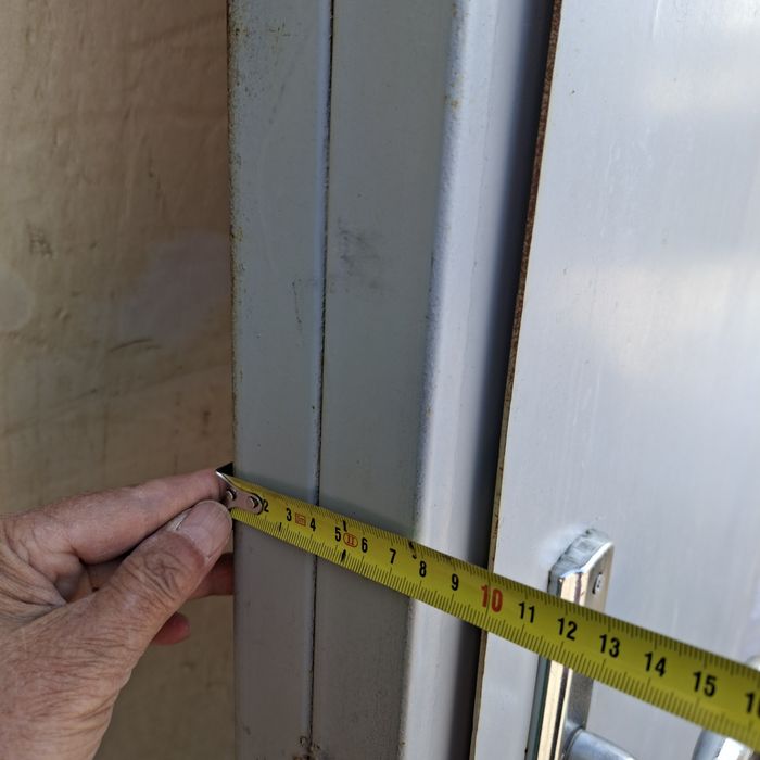 Продам железную дверь