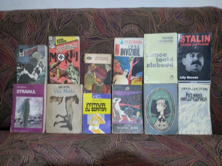 Vând cărți ieftin la 20 de lei bucata