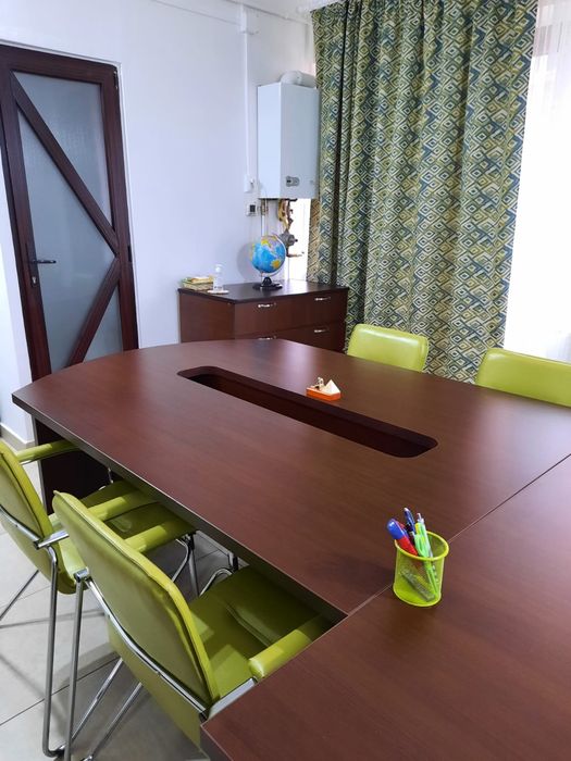 Vând birou/garsonieră