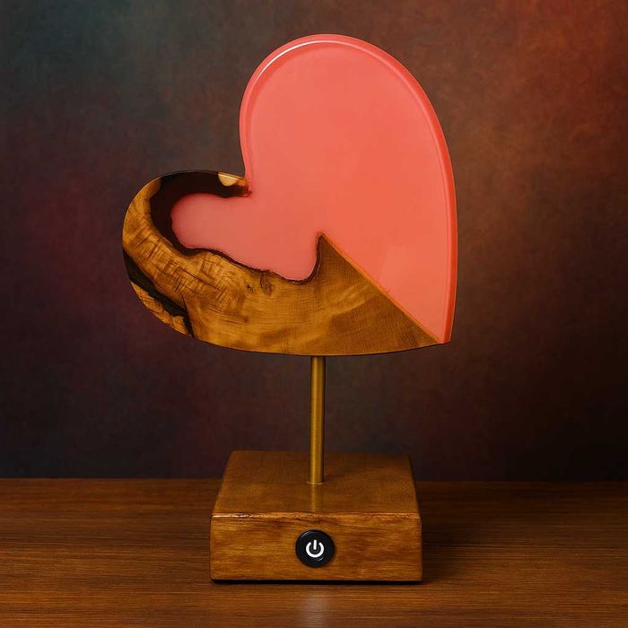 Lampă din rășină epoxidică și lemn masiv - Inima Luminoasă