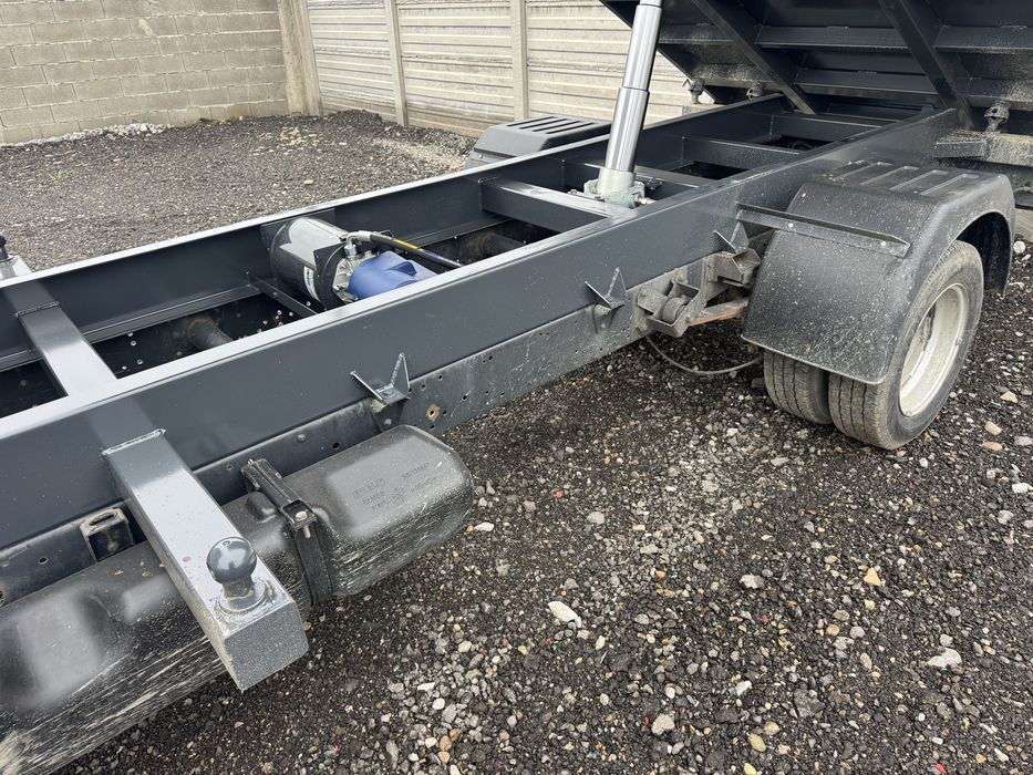 Iveco basculabil pe 3 parti