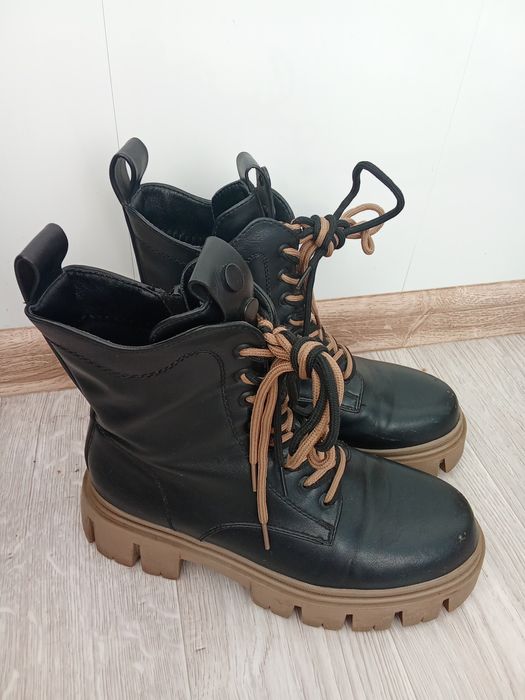 Продам ботинки женские