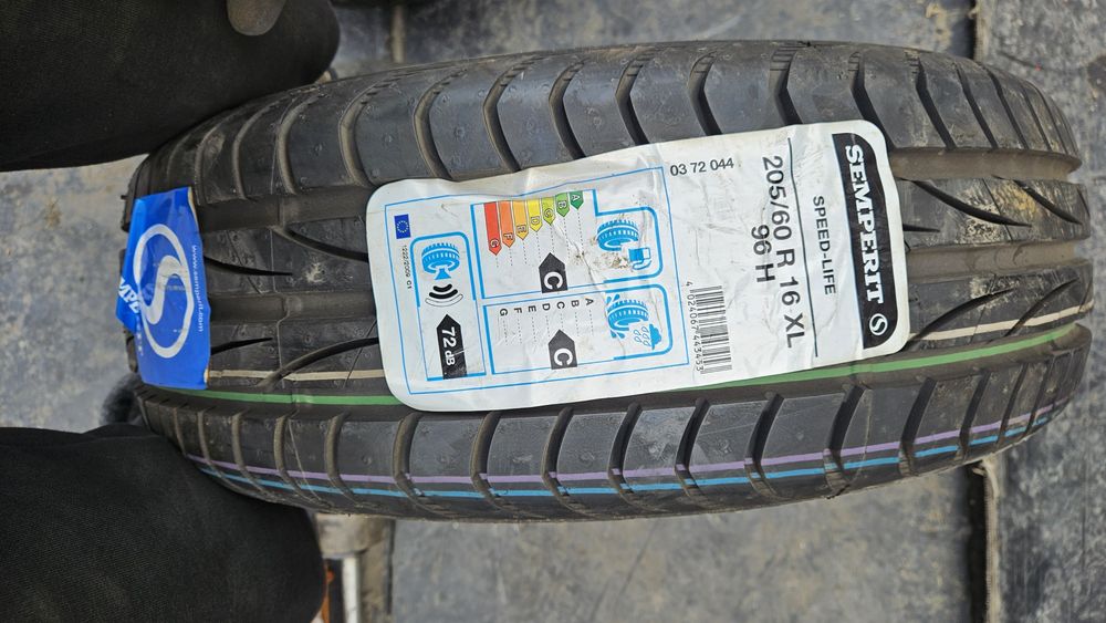 Нова гума 205 60 16 семперит