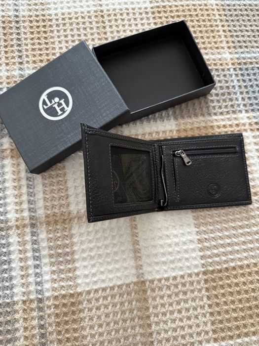 Подается портмоне из натуральной кожи