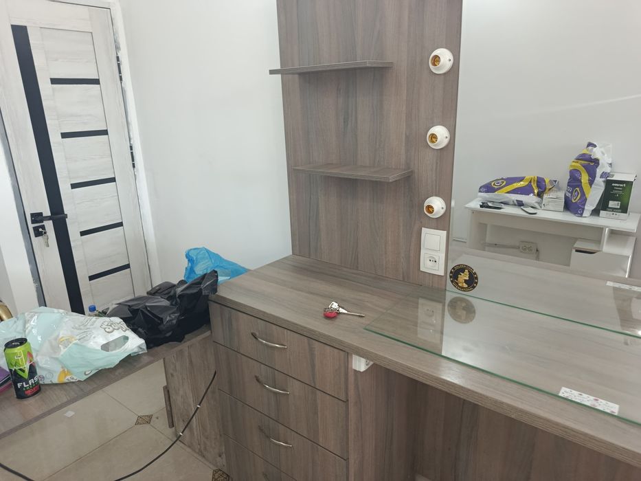 Гримёрный стол для салона красоты