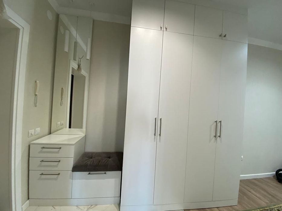 Продам прихожую.