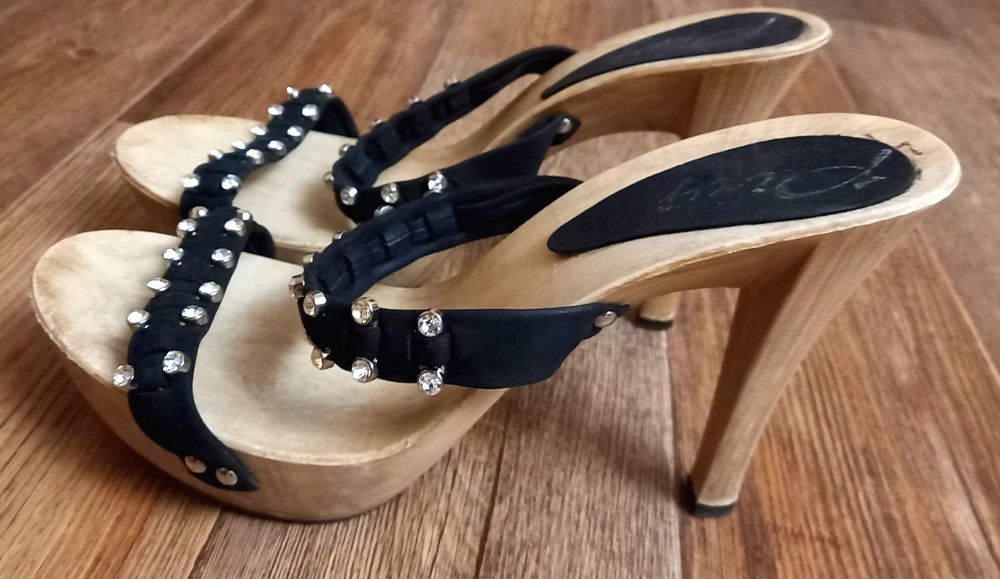 Продам стильные босоножки