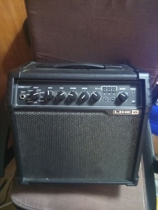 Amplificator de chitara Line Spider V 30  MK II