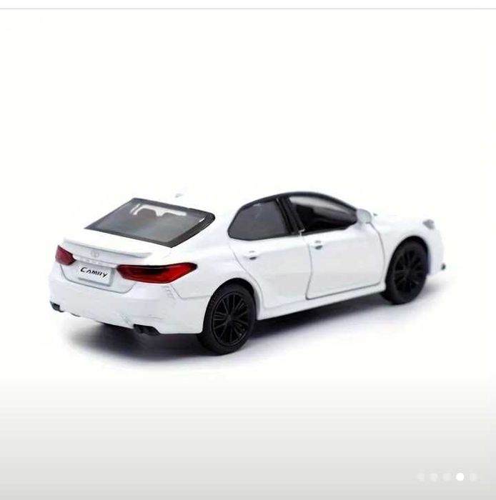 Тойота Camry бяла