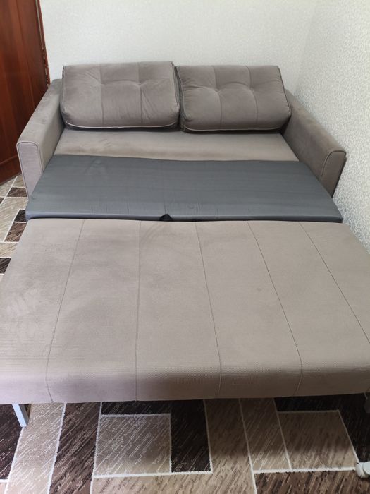 Продам диван раскладной,ширина 160