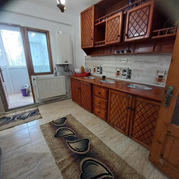 Roman Inchiriez apartament 2 camere,
