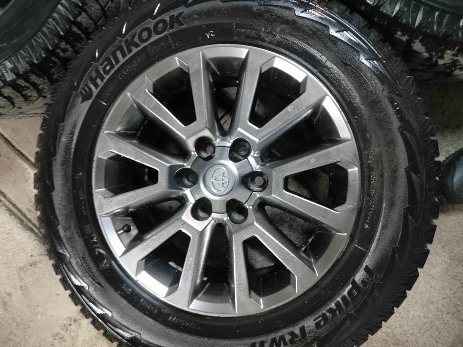 Продам комплект импортных зимних шин