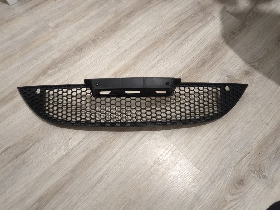 Grila centrala bara fata Seat Leon