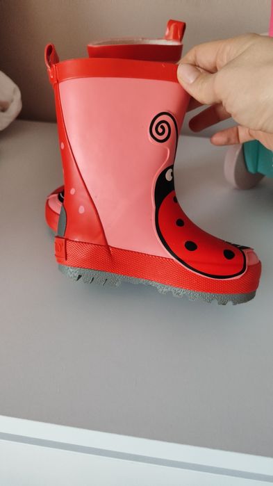 Много сладки гумени ботушки,чистонови