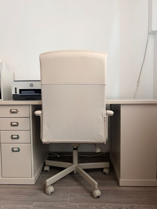 Set complet Birou + Scaun ergonomic IKEA – Stare Foarte Bună (Preluare din Sibiu)
