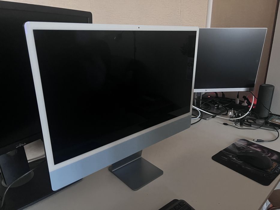 Apple iMac 24” Retina M1 16GB RAM 256GB 8Core CPU and 8 Core GPU
