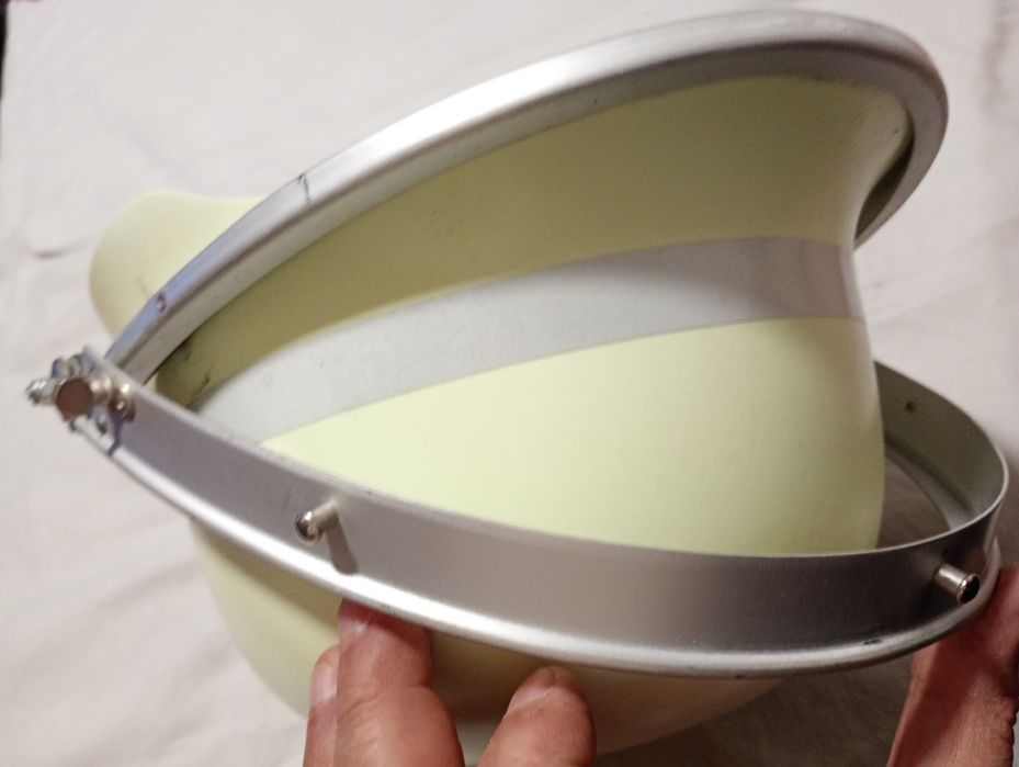 Vând / schimb casca din material fosforescent