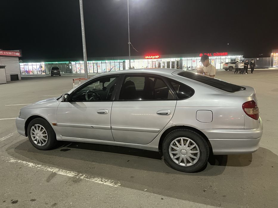 Машина Toyota Avensis